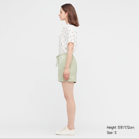 Uniqlo satin relaco shorts - Picture 3 of 9